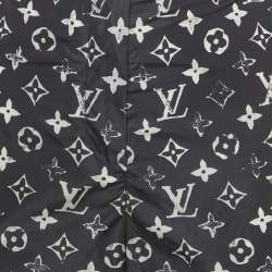 مملوكة مسبقًا بنطلون لويس فيتون أسود بنمط المونوغرام من النايلون مقاس كبير (لارج)