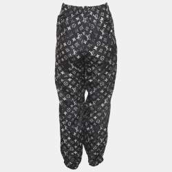 مملوكة مسبقًا بنطلون لويس فيتون أسود بنمط المونوغرام من النايلون مقاس كبير (لارج)