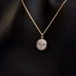 مملوكة مسبقًا Louis Vuitton 18K Yellow Gold Diamond Blossom Pendant Chain Necklace