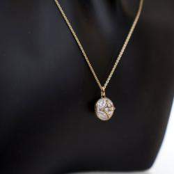 مملوكة مسبقًا Louis Vuitton 18K Yellow Gold Diamond Blossom Pendant Chain Necklace