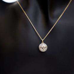 مملوكة مسبقًا Louis Vuitton 18K Yellow Gold Diamond Blossom Pendant Chain Necklace