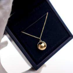 مملوكة مسبقًا Louis Vuitton 18K Yellow Gold Diamond Blossom Pendant Chain Necklace