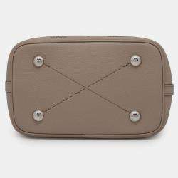 مملوكة مسبقًا Louis Vuitton Monogram Mahina Blossom Galet PM Bag