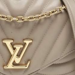 مملوكة مسبقًا Louis Vuitton Taupe Leather New Wave Chain MM Bag
