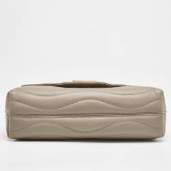 مملوكة مسبقًا Louis Vuitton Taupe Leather New Wave Chain MM Bag