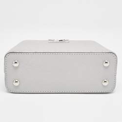 مملوكة مسبقًا Louis Vuitton Grey Ostrich Leather Capucines Mini Bag