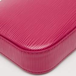مملوكة مسبقًا Louis Vuitton Fuchsia Epi Leather Pochette Accessoires Bag
