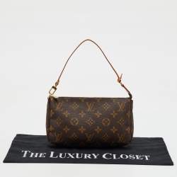 مملوكة مسبقًا Louis Vuitton Monogram Canvas Pochette Accessoires Bag