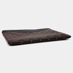 مملوكة مسبقًا Louis Vuitton Brown PVC Daily Clutch