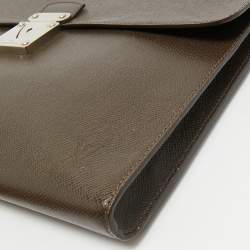 Pre Owned Louis Vuitton Brown Taiga Leather Minuto Portfolio Case