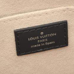 Pre Owned Louis Vuitton Petit Sac Plat Black/Pink Epi Leather Shoulder Bag