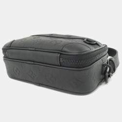 مملوكة مسبقًا Louis Vuitton Alpha Wearable Wallet Black Monogram Shadow Leather Shoulder Bag