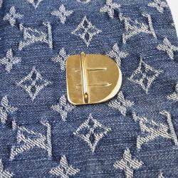 Pre Owned حقيبة كلتش لوي فيتون بلو مونوغرام دِنِم بوشيت بلات