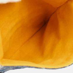 Pre Owned حقيبة كلتش لوي فيتون بلو مونوغرام دِنِم بوشيت بلات