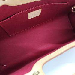 مملوكة مسبقًا Louis Vuitton Red Patent Leather Vernis Roxbury Drive Bag