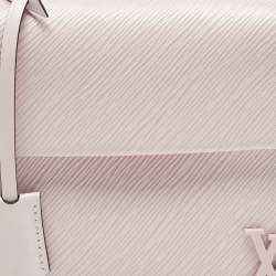 مملوكة مسبقًا Louis Vuitton Guimauve Epi Leather Cluny Mini Bag
