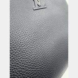 Pre Owned Louis Vuitton Black Taurillon Leather Capucines MM Bag