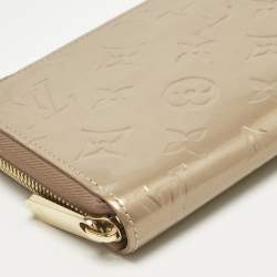 Pre Owned Louis Vuitton Beige Poudre Monogram Vernis Zippy Wallet
