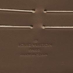 Pre Owned Louis Vuitton Beige Poudre Monogram Vernis Zippy Wallet