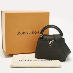 مملوكة مسبقًا Louis Vuitton Black Leather Mini Capucines Bag