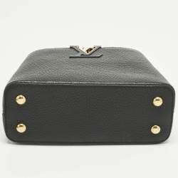 مملوكة مسبقًا Louis Vuitton Black Leather Mini Capucines Bag