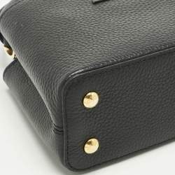 مملوكة مسبقًا Louis Vuitton Black Leather Mini Capucines Bag