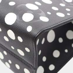Pre Owned Louis Vuitton X Yayoi Kusama On The Go Mm Tote Bag In Monogram Empreinte Leather Black
