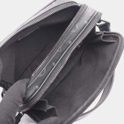 مملوكة مسبقًا Louis Vuitton Alpha Wearable Wallet Monogram Eclipse Shoulder Bag