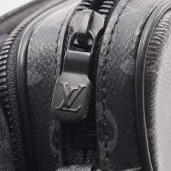 مملوكة مسبقًا Louis Vuitton Alpha Wearable Wallet Monogram Eclipse Shoulder Bag
