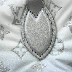 مملوكة مسبقًا حقيبة لويس فيتون لخا التزلج أون ذا جو فروست مونوغرام نايلون حجم م م