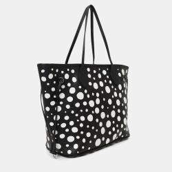 مملو�كة مسبقًا حقيبة لويس فيتون x يايوي كوسوما 2023 بمونوغرام النقاط بالأبيض والأسود مع كيس نيفرفول مع حافظة حجم متوسط