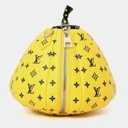 مملوكة مسبقًا حقيبة كتف لوي فيتون ويايوي كوساما مونوغرام بامبكن