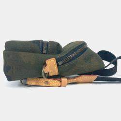 مملوكة مسبقًا حقيبة ظهر لوي فيتون أبولو نانو حقيبة تعويذة حقيبة ظهر مموهة سلسلة مفاتيح قماش أخضر