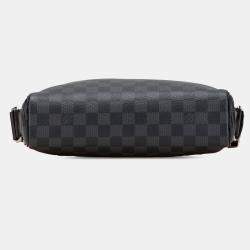 مملوكة مسبقًا Louis Vuitton Black Damier Graphite Dayton Reporter PM