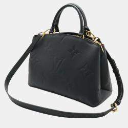 مملوكة مسبقًا حقيبة لويس فيتون بيتي بلاي مونوغرام إمبريانت كروس/كتف في نور أسود