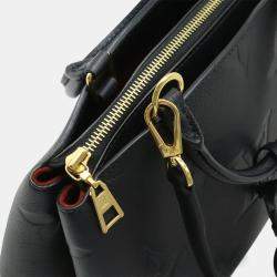 مملوكة مسبقًا حقيبة لويس فيتون بيتي بلاي مونوغرام إمبريانت كروس/كتف في نور أسود