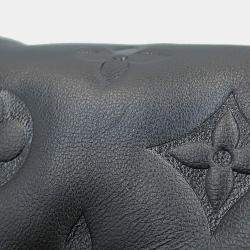 مملوكة مسبقًا حقيبة لوي فويتون بوشت كوسين سوداء جلد حمل صغير بنمط مونوغرام