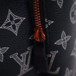 Pre Owned حقيبة ظهر لويس فيتون أبولو مونوغرام إنك إصدار محدود أزرق في الاتجاه المعاكس