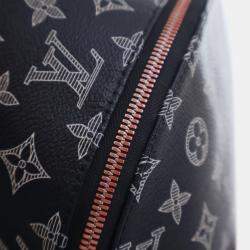 Pre Owned حقيبة ظهر لويس فيتون أبولو مونوغرام إنك إصدار محدود أزرق في الاتجاه المعاكس