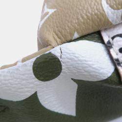 مملوكة مسبقًا Louis Vuitton Bumbag Khaki/White/Beige Monogram Monogram Giant