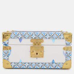 مملوكة مسبقًا لويس فويتون كوفر تريزور24 قبعة شمسية بيضاء/زرقاء مونوغرام بركة السباحة