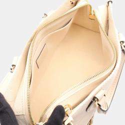 مملوكة مسبقًا حقيبة يد لويس فيتون أون ذا جو نيويورك جلد إمبريت مونوجرامي عاجي