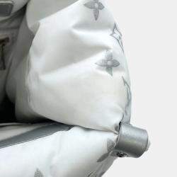 مملوكة مسبقًا حقيبة لوي فيتون سكاي أون ذا غو من قماش نيلون بمونوغرام أبيض MM