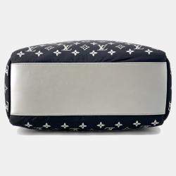 مملوكة مسبقًا حقيبة لوي فيتون سكاي أون ذا غو من قماش نيلون بمونوغرام أبيض MM