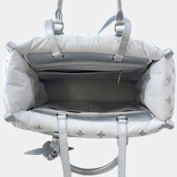 مملوكة مسبقًا حقيبة لوي فيتون سكاي أون ذا غو من قماش نيلون بمونوغرام أبيض MM