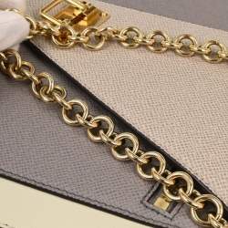 مملوكة مسبقًا ```json
{"name": "Louis Vuitton Gray Taiga Trapeze Shoulder Bag", "name_ar": "حقيبة لويس فيتون ترابيز يد كتف طايغا رمادي"}
```