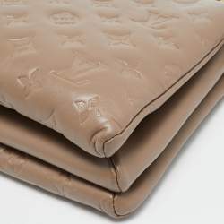 مملوكة مسبقًا حقيبة لويس فيتون كوسين PM منقوشة مونوجرام لون رمادي فاتح