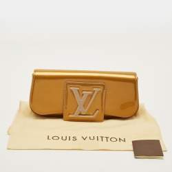 مملوكة مسبقًا Louis Vuitton Sobe Rose Florentine Vernis Clutch