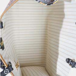 مملوكة مسبقًا Louis Vuitton White Giant Monogram Jungle Canvas Onthego GM