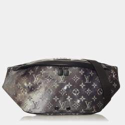 مملوكة مسبقًا Louis Vuitton Black Monogram Galaxy Discovery Bumbag
